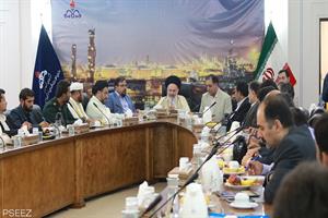 نشست مشترک مدیران صنعت نفت و شهرستان عسلویه با حضور آیت الله حسینی بوشهری