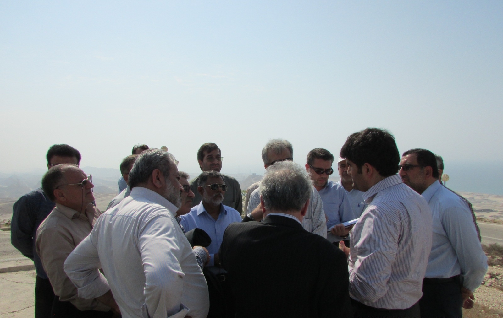 بازدید اعضای سازمان پدافند غیر عامل کشور از محل احداث طرح پالایشی میعانات گازی سیراف 8