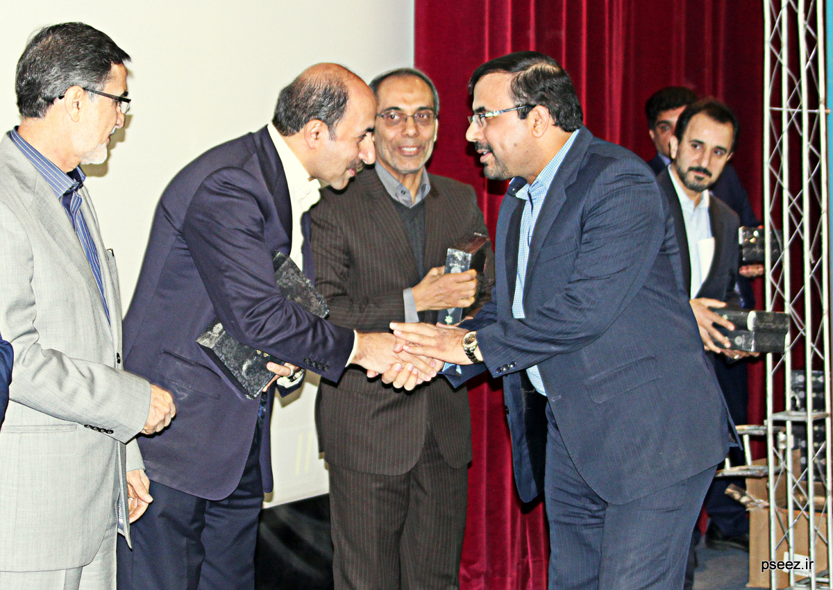 مراسم تقدیر از مدیر عامل سازمان مطنقه ویژه اقتصادی انرژی پارس در جشنواره شهید رجایی 6