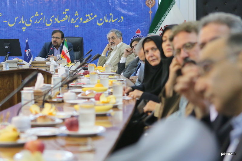 دیدار جمعی از اساتید دانشگاه های تهران با مدیر عامل سازمان منطقه ویژه اقتصادی انرژی پارس 9