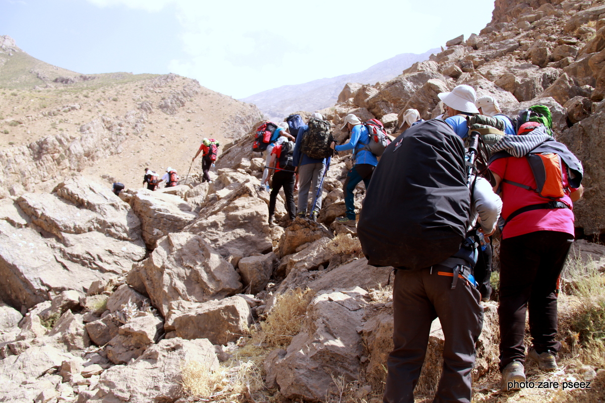 صعود کوهنوردان سازمان منطقه ویژه پارس به قله اشترانکوه 3