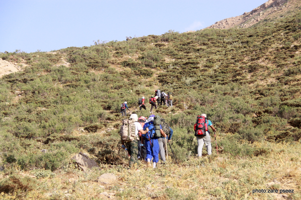 صعود کوهنوردان سازمان منطقه ویژه پارس به قله اشترانکوه 2 4