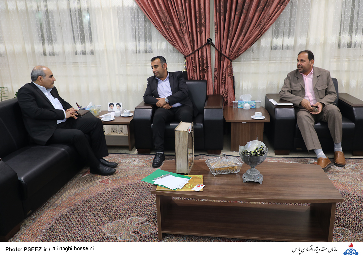 دیدار شهردار و شورای شهر بادوله با مدیر عامل سازمان منطقه ویژه پارس