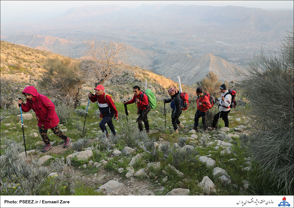 صعود کوهنوردان سازمان به قله بیرمی استان بوشهر 16