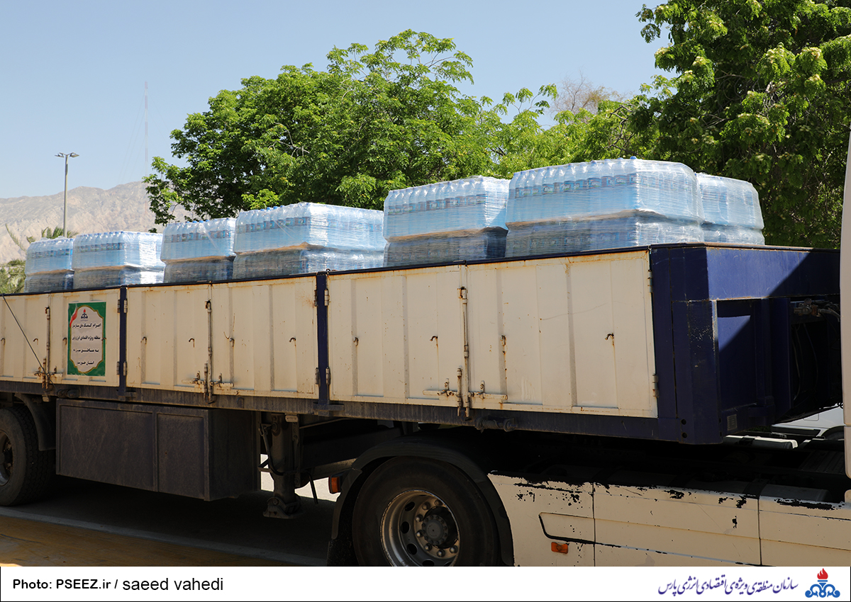 ارسال کمک‌های سازمان منطقه ویژه پارس به سیل زدگان خوزستان 1