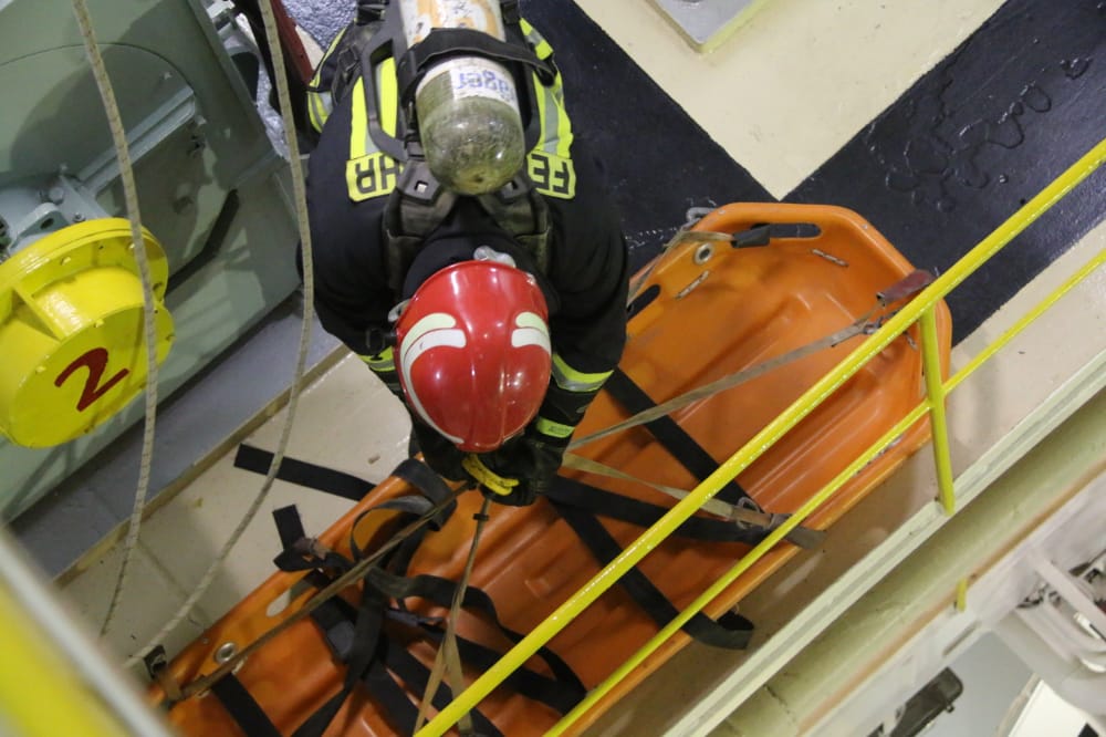 مانور نجات مصدوم بندر خدماتی 3