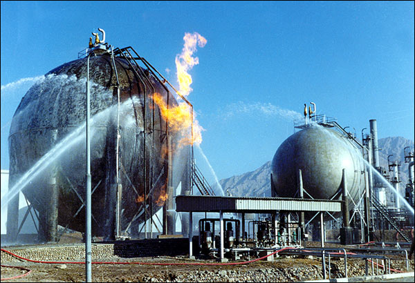 بمباران تاسیسات نفتی در جنگ تحمیلی