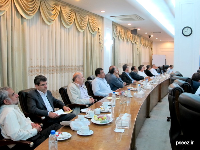 نشست هم اندیشی