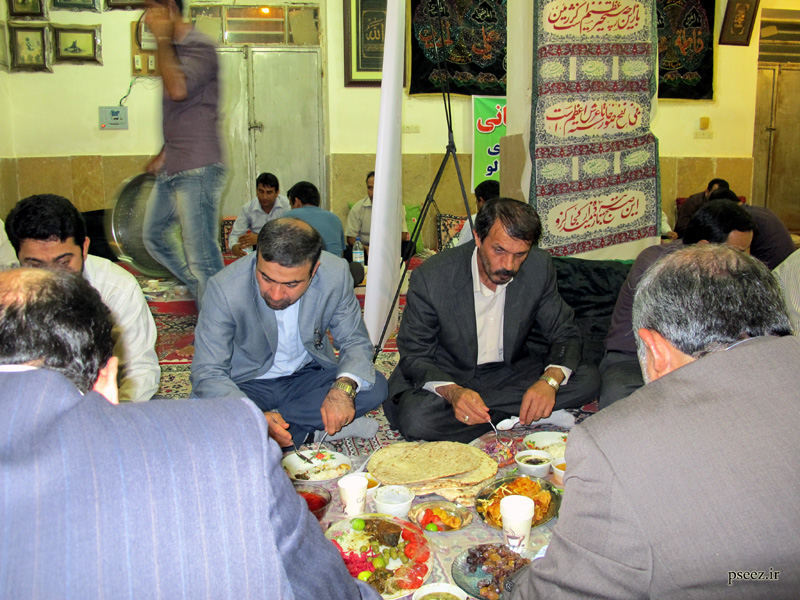 مراسم ضیافت افطاری کوچکترین مدرسه دنیا
