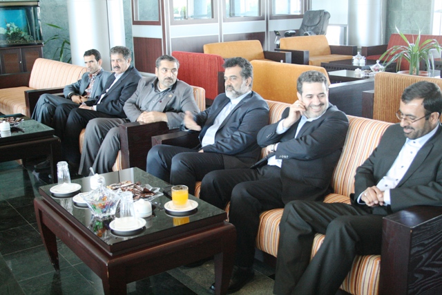 نشست  <strong class='sis-keyword'>مسئولین عسلویه</strong> با  <strong class='sis-keyword'>وزیر نفت</strong> 5