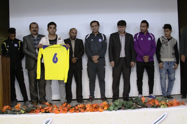 رونمایی از لباس 16