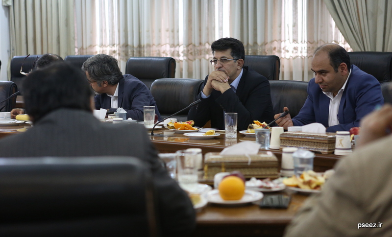 دیدار جمعی از اساتید  <strong class='sis-keyword'>دانشگاه</strong> های تهران با  <strong class='sis-keyword'>مدیر عامل</strong> سازمان منطقه ویژه اقتصادی انرژی پارس 1