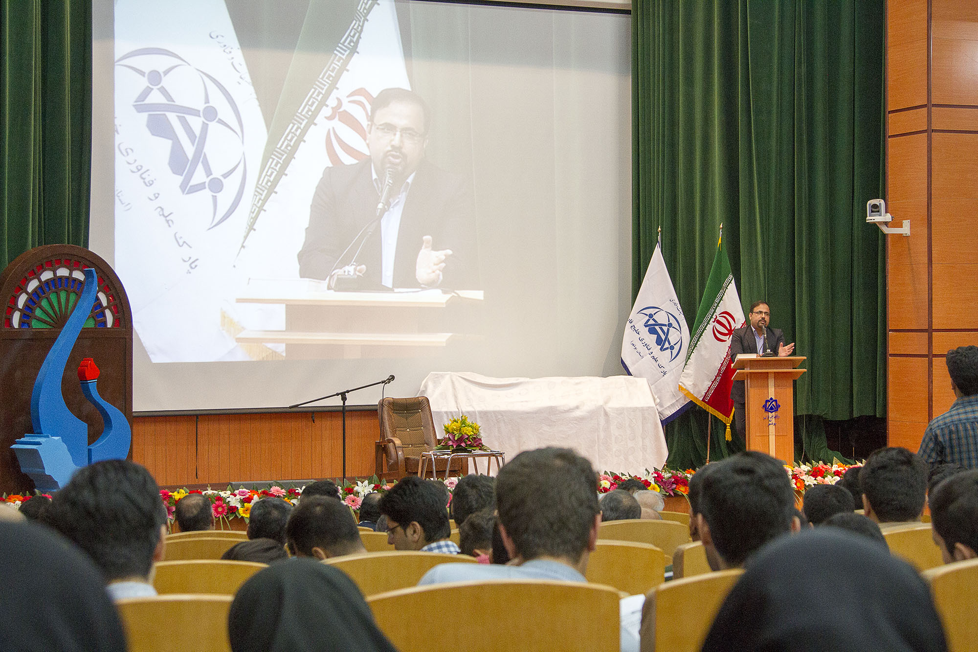 جشنواره  <strong class='sis-keyword'>دانایی محور</strong> 6