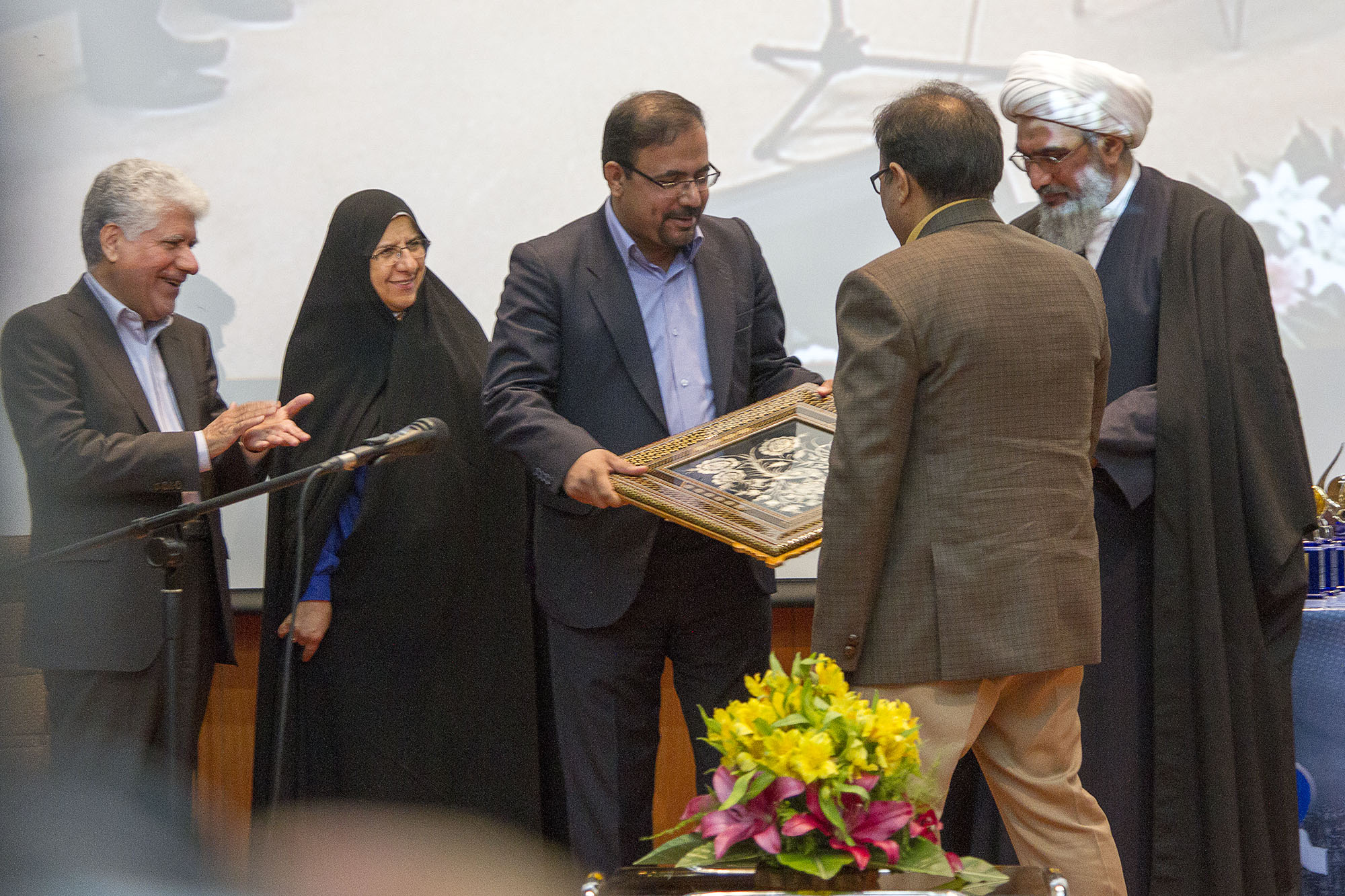 جشنواره  <strong class='sis-keyword'>دانایی محور</strong> 10