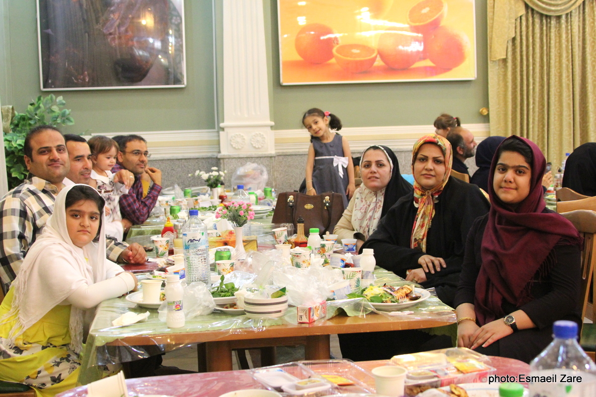 مراسم  <strong class='sis-keyword'>افطار</strong> در جم 25
