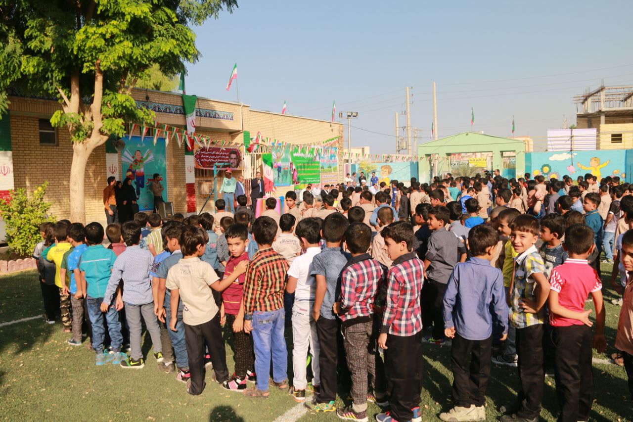نواختن زنگ مدرسه در عسلویه 4