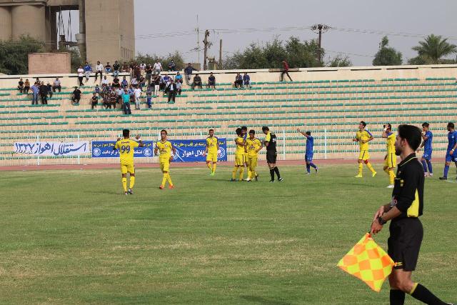 دیدار دو تیم  <strong class='sis-keyword'>فوتبال</strong> پارس جنوبی جم و استقلال اهواز 2 5