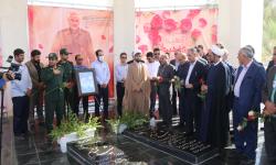 مدیر عامل جدید سازمان منطقه ویژه پارس با همرزمان شهیدش تجدید میثاق کرد