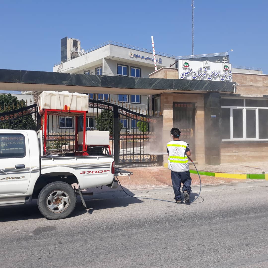 ضد عفونی و گندزدایی سطح شهر عسلویه برای مقابله کرونا