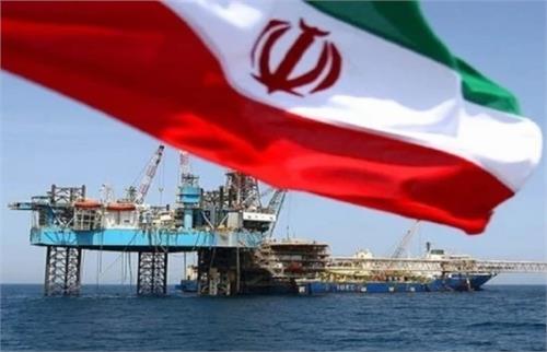 برگزاری جشنواره روزنامه دیواری با موضوع نقش صنعت نفت، گاز و پتروشیمی در پیشرفت و آبادانی ایران