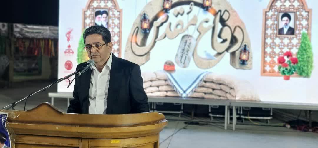 صنعت در خط مقدم ایستادگی است