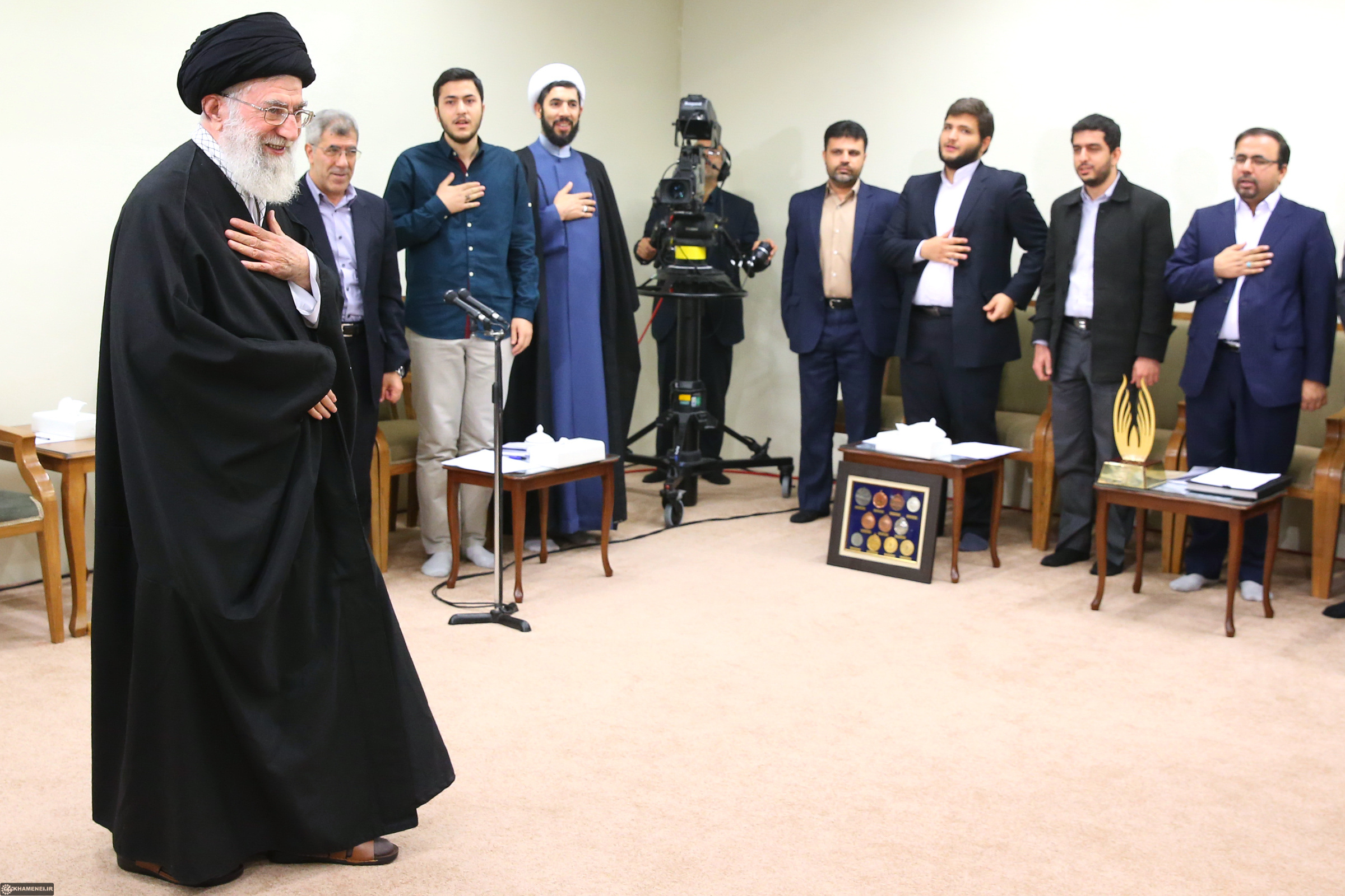 دیدار نخبگان و دانشجویان بسیجی مدال&zwnj;آور دانشگاه شریف با رهبر انقلاب