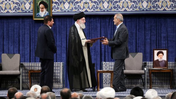 رهبر معظم انقلاب اسلامی، دکتر پزشکیان را به ریاست جمهوری اسلامی ایران منصوب کردند/متن حکم تنفیذ