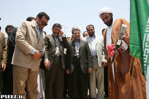 کلنگ بزرگترین فرهنگسرای استان بوشهر در عسلویه به زمین زده شد.