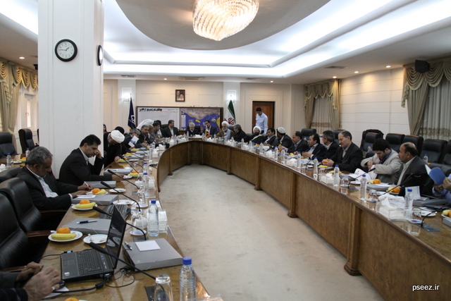 نشست فراکسیون دانشگاهیان مجلس با مدیران عامل صنعت نفت در عسلویه