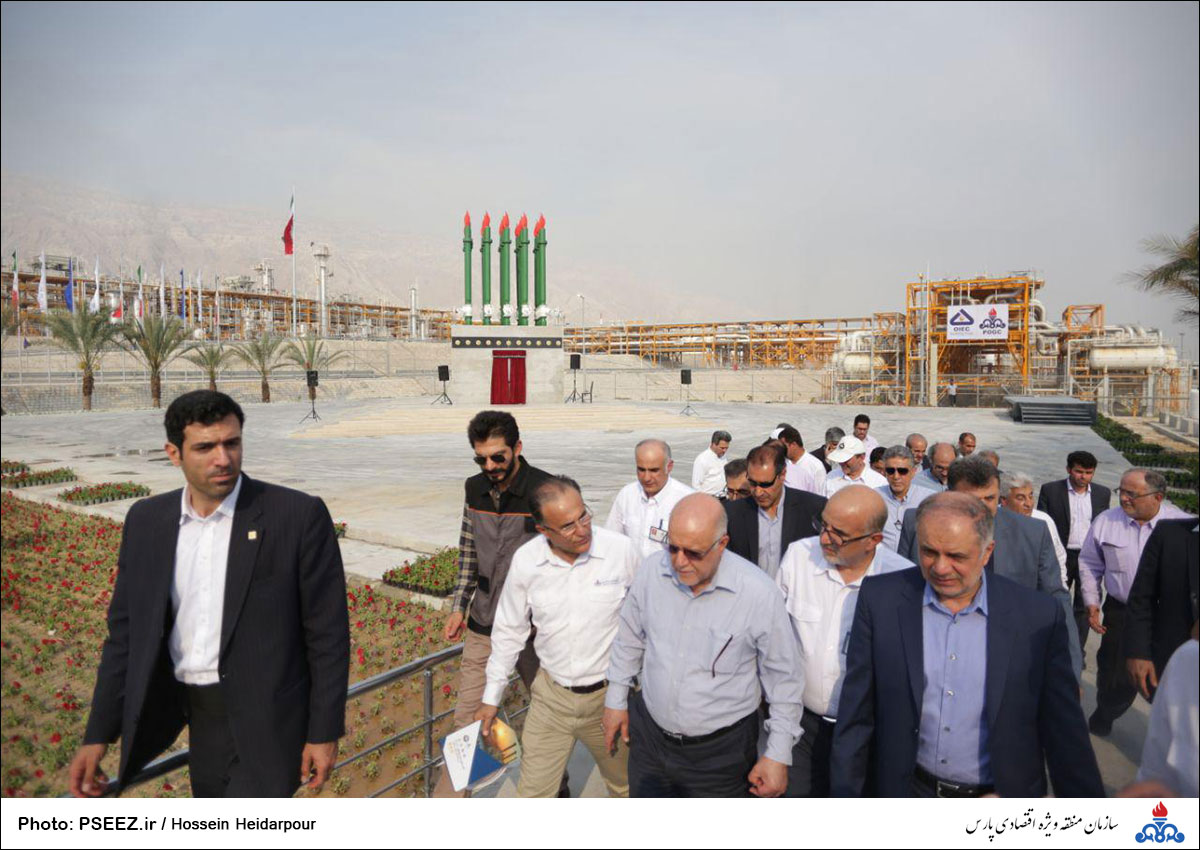 /گزارش تصویری / 1
بازید وزیر نفت از فازهای ١٧-١٨ ، ١٩ و ٢٠-٢١ پارس جنوبی