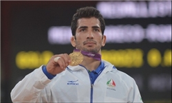 بازدید قهرمان المپیک لندن از مناطق زلزله زده استان بوشهر