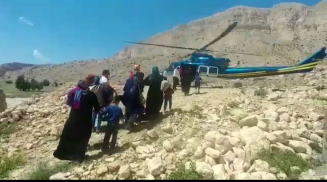 نجات جان ١٥ نفر از مردم محلی شهرستان کنگان از سیلاب روز کذشته توسط صنعت نفت