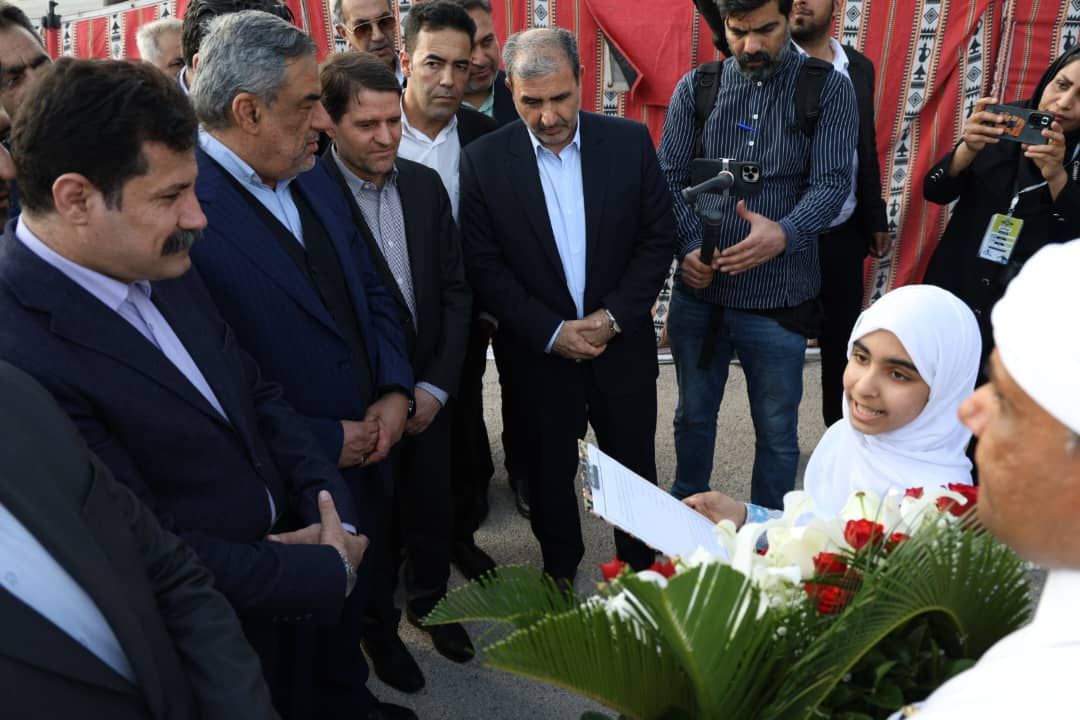 استقبال از معاون رییس جمهور و هیات همراه در فرودگاه خلیج فارس عسلویه