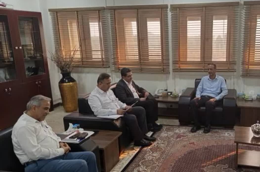 فرماندار شهرستان جم با سرپرست سازمان منطقه ویژه پارس دیدار و گفتگو کرد