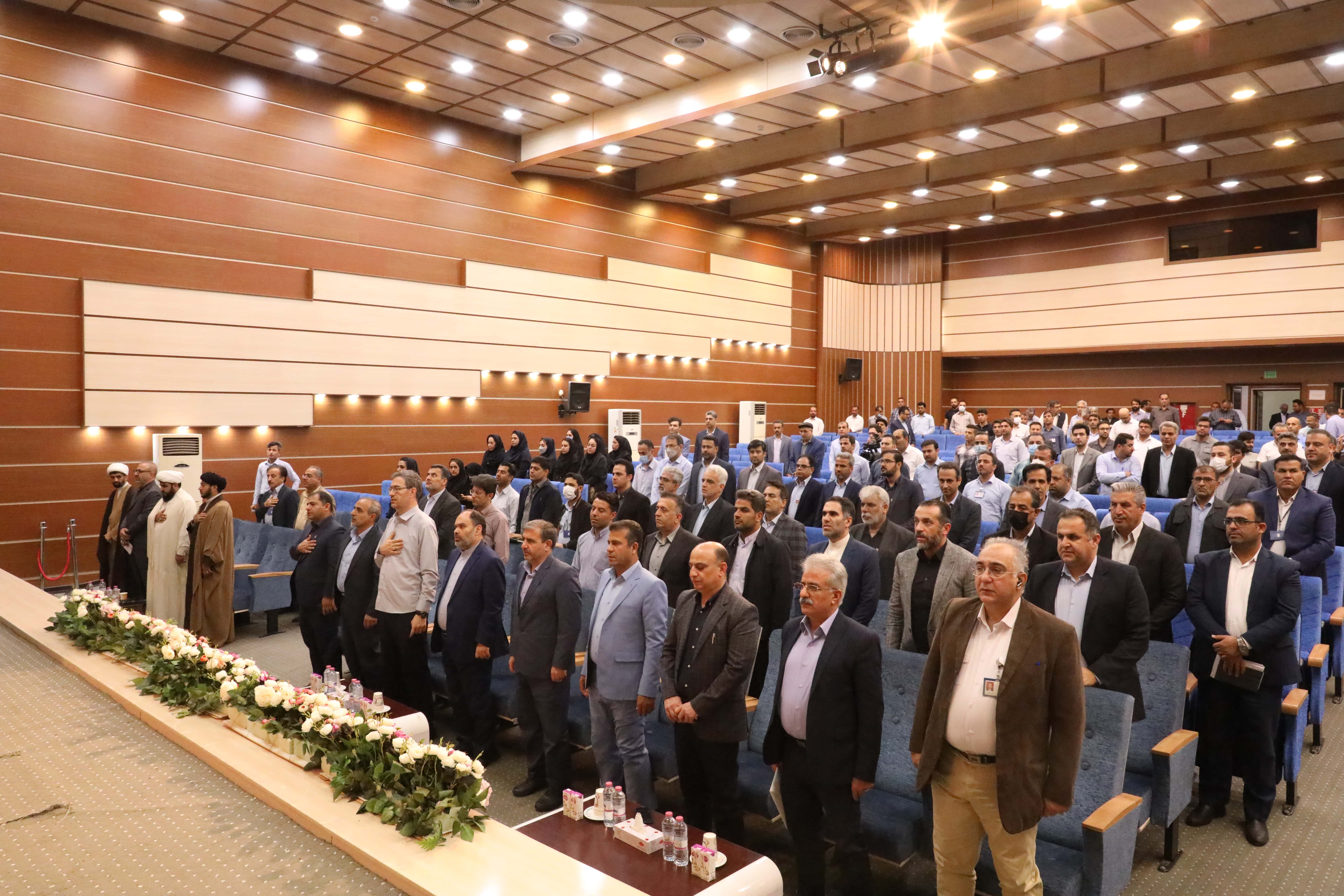 نشست صمیمانه مدیر عامل سازمان منطقه ویژه پارس با کارکنان