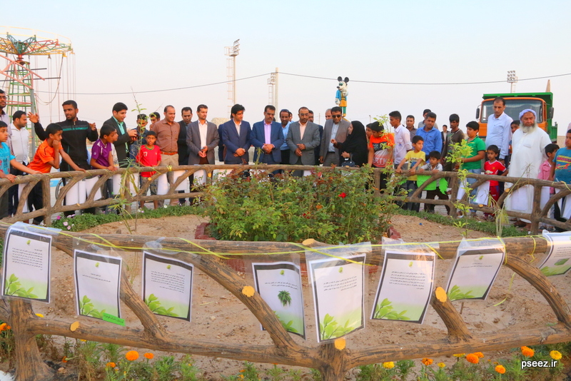مراسم کاشت و توزیع نهال در بندر نخل تقی برگزار شد