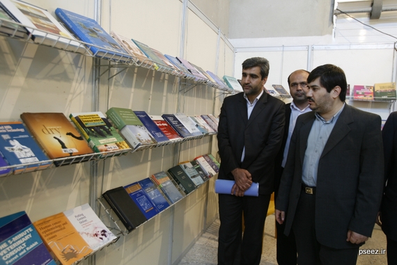 گزارش تصویری/ بازدید معاون فرهنگی وزیر ارشاد از نمایشگاه های جشنواره فرهنگی ورزشی نگین خلیج فارس