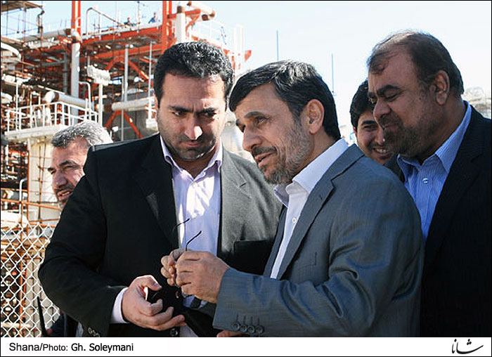بازدید دکتر احمدی نژاد از روند راه اندازی فاز های 15و 16 پارس جنوبی