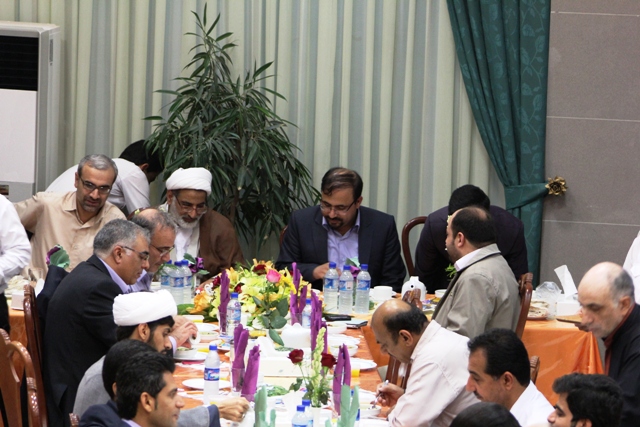 حضور مهندس یوسفی در ضیافت افطاری شورای اداری شهرستان کنگان