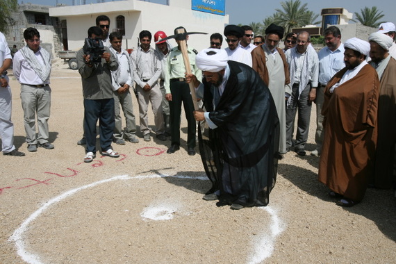 کلنگ مصلی نماز جمعه عسلویه به زمین زده شد