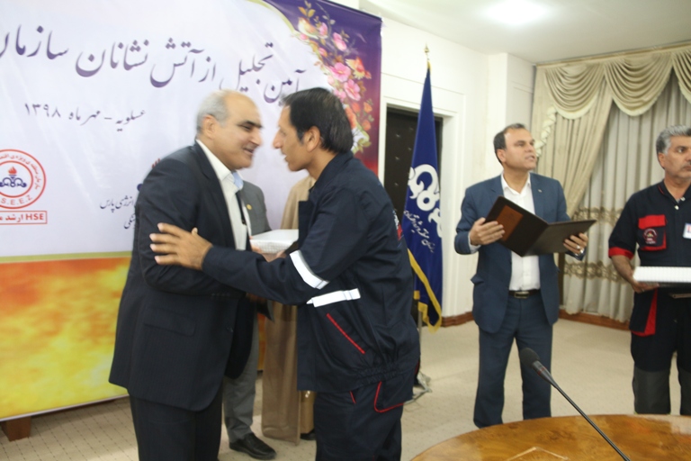 تقدیر از آتش نشانان 8