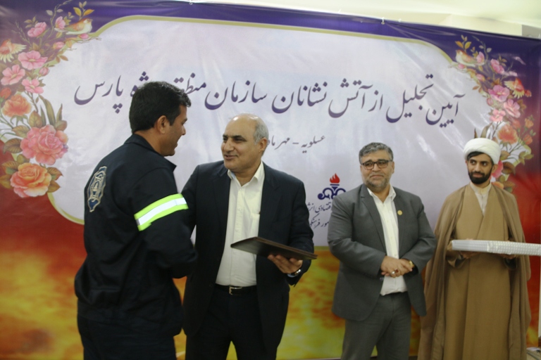 تقدیر از آتش نشانان 10