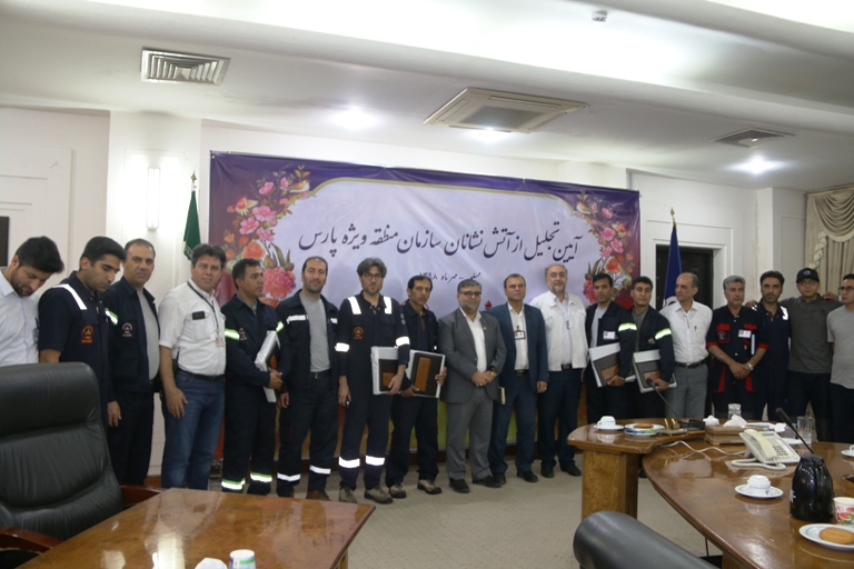 تقدیر از آتش نشانان 11