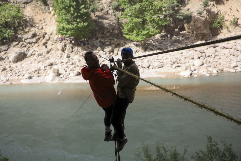 پیمایش مسیر آبشار زرد لیمه در کوهرنگ  28