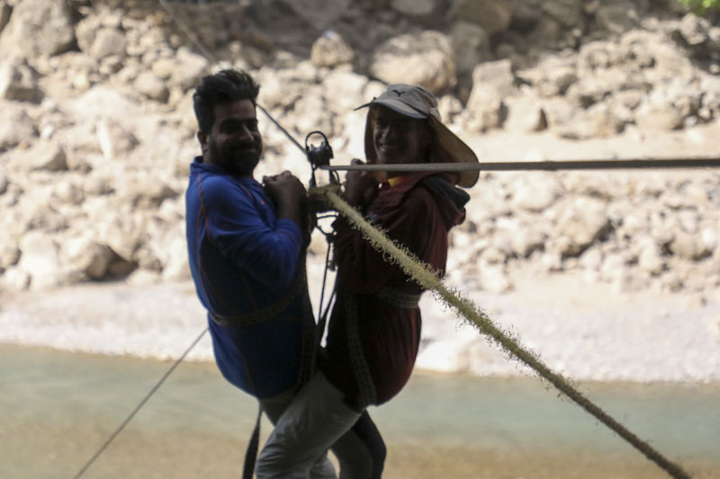 پیمایش مسیر آبشار زرد لیمه در کوهرنگ  29