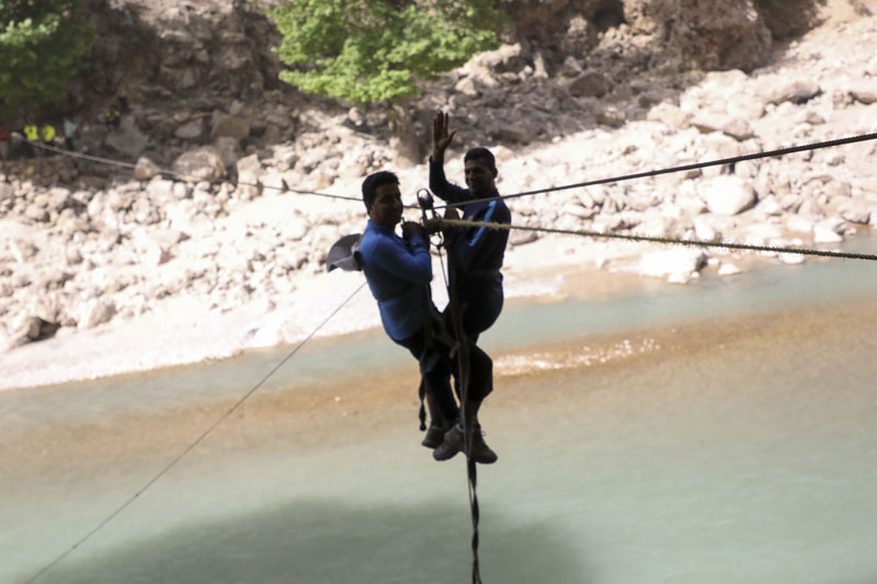 پیمایش مسیر آبشار زرد لیمه در کوهرنگ  31