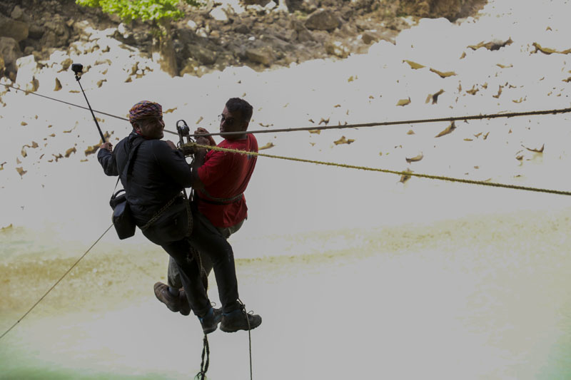 پیمایش مسیر آبشار زرد لیمه در کوهرنگ  32