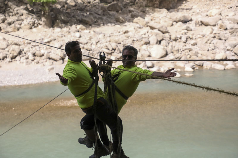 پیمایش مسیر آبشار زرد لیمه در کوهرنگ  33