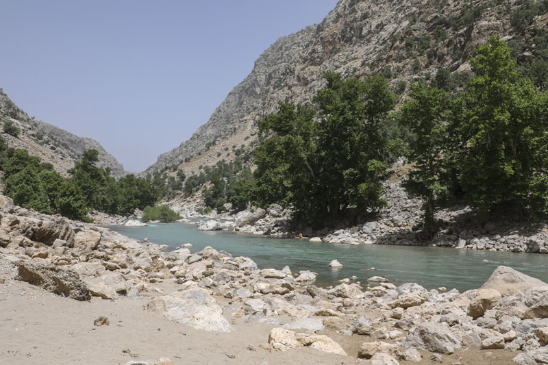 پیمایش مسیر آبشار زرد لیمه در کوهرنگ  44