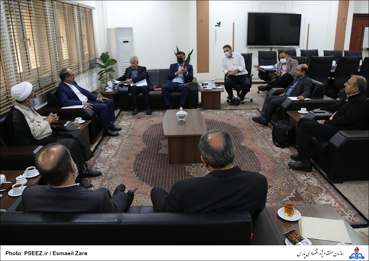 جلسه دکتر احمدی جهت بحران آب جم 3